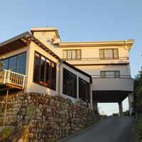 高台に建っていて、見つけるのは容易