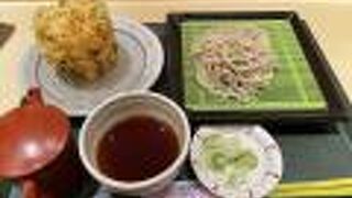 土産物、レストラン充実