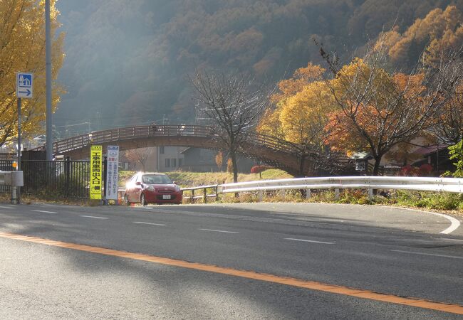 総檜造りの太鼓橋