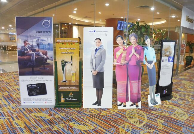 とても広々とした近代的なラウンジ