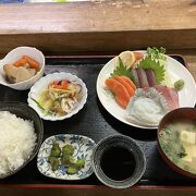 老夫婦が営む地元の定食屋さん