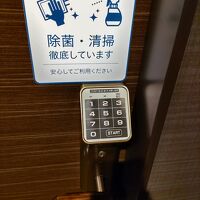 客室の鍵はナンバー入力式。珍しいですね