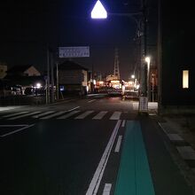 矢作橋駅バス停に停車中のバス