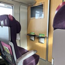 座席は快適。電源はなかった。