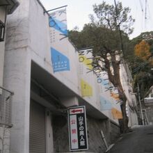 総体的に見ると大きな建物ですね。