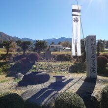 中山道東西中間の地碑 (日義道の駅)