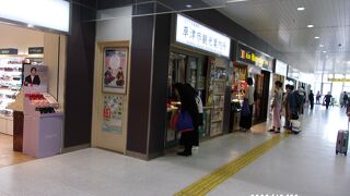 利用価値がある地図などが置かれています。