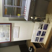 手動の電話交換機の実演もしていただきました。