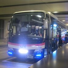 大阪駅高速BTにて。こちらのバスに乗車しました。