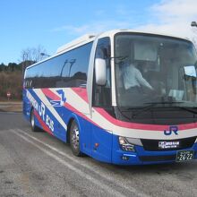 甲南PAにて休憩中のバスの様子