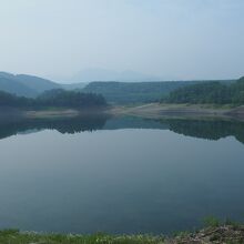 奥には音更山（左）と石狩岳（右）