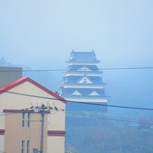 朝靄の中に大洲城