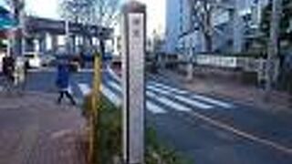 坂の途中に平塚神社が鎮座しています