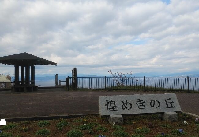 富士山と伊豆の絶壁を望む展望台