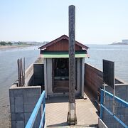 関東大震災や東京大空襲の時に流れ着いた水難者をお祀りしています