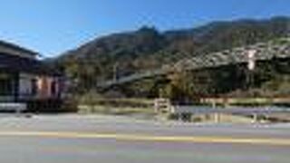 木曾川に架かる桃介橋の袂