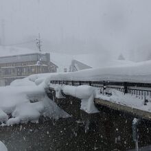 銅山川の橋は雪で通行止めになることがある
