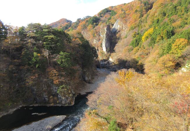 楯岩橋（立岩橋）からちょうど正面に見えます