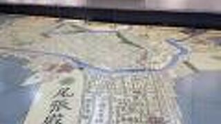 床一面に江戸の古地図がプリントされていたり