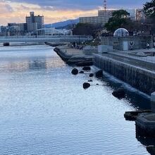 公園沿いもきれいに整備されています。