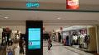 ショップやレストランが並んでいます