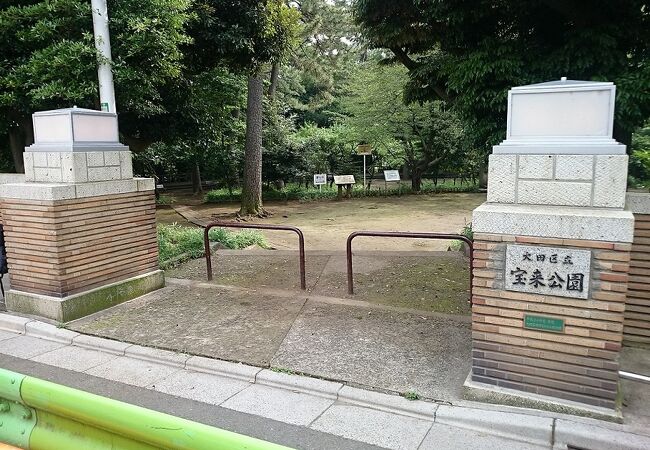 閑静な高級住宅地にある公園