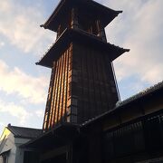 薬師神社の鳥居の上にある川越のシンボル