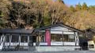 金谷ホテルのベーカリーとレストラン