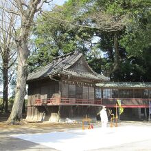 雀神社神楽殿