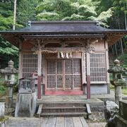 天拝山頂にある祠の下宮にあたる神社