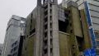 ちょっと幾何学的でもある外観