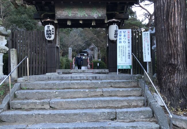 筑紫野市の天拝山麓にある九州最古のお寺です。