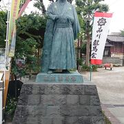 京浜急行立会川駅の駅前にあります