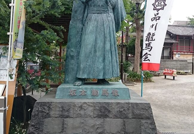 京浜急行立会川駅の駅前にあります