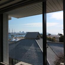 さて、窓からは神戸港…奥に見えるのは「日本丸」ですね