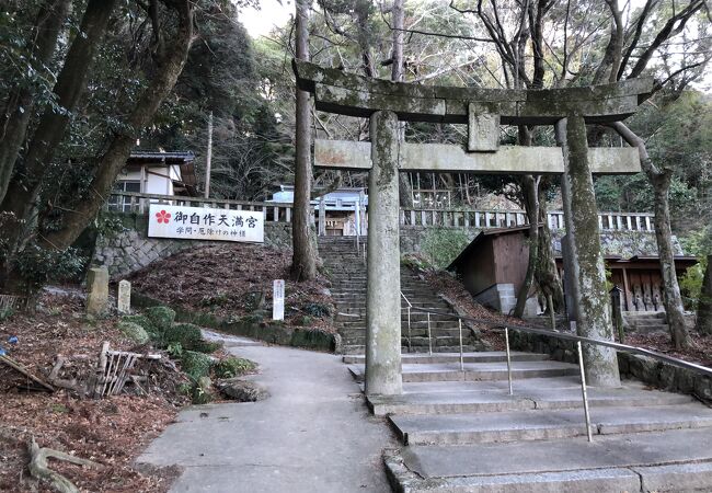 九州最古の寺、武蔵寺の境内の横にあります。