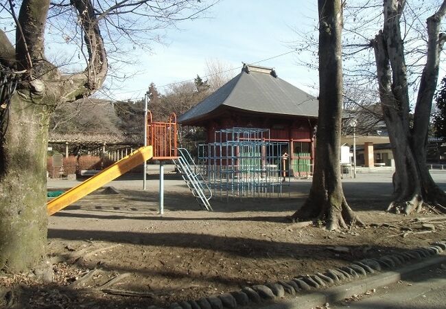 名所旧跡でいっぱいの、「新東京百景」に選ばれた公園
