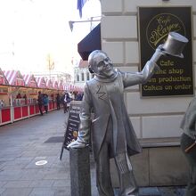 ショーネ ナチ像 