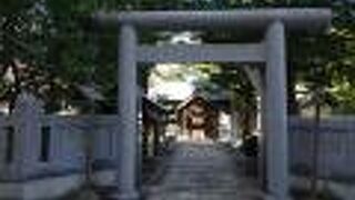 公園横の静かな神社