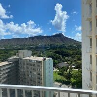 部屋からはダイヤモンドヘッドもしくはワイキキが見えます