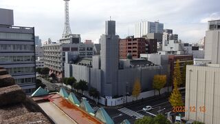 横浜市開港記念会館(ジャックの塔)を見るベストポジションは神奈川県庁の屋上です。