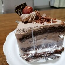 チョコ生地のケーキ