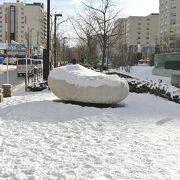 創生川公園にあるオブジェ。