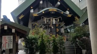 赤い色味がなくて緑色が主体