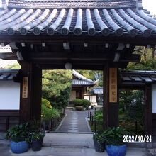 山門の様子です。