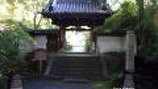 大石良雄にかかわりがある寺です。