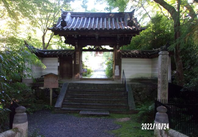 大石良雄にかかわりがある寺です。