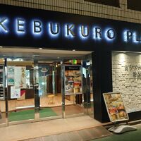 ホテル入口。外観はこうなってます。