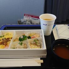 376便プレミアムシート元旦の食事