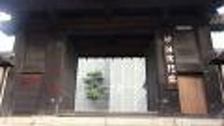 後白河上皇が院政を行った場所です。